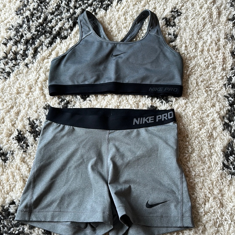 Nike Pro sports bra/spandex bundle